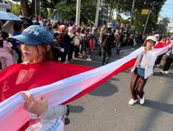 Nyalakan Nasionalisme, Merah Putih Sepanjang 100 Meter Terbentang di Karnaval Paskah Kota Semarang