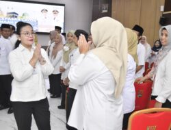 63 ASN Pemkot Semarang Diberangkatkan ke Tanah Suci, Wali Kota Agustina Tekankan Peran Teladan dan Pelayanan Jemaah