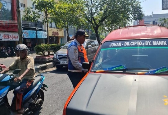 Pengawasan Angkutan Umum di Pasar Peterongan
