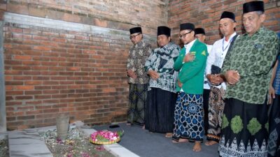 Wakil Wali Kota Semarang, Ajak Warga Uri-uri Jejak Ulama, Makam Kiai Jungke Dinilai Berpotensi Hidupkan Sejarah dan Ekonomi Kampung 12 ziarah iswar