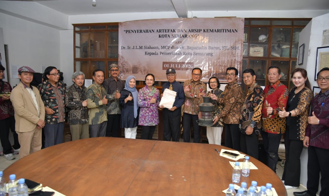 artefak arsip maritim