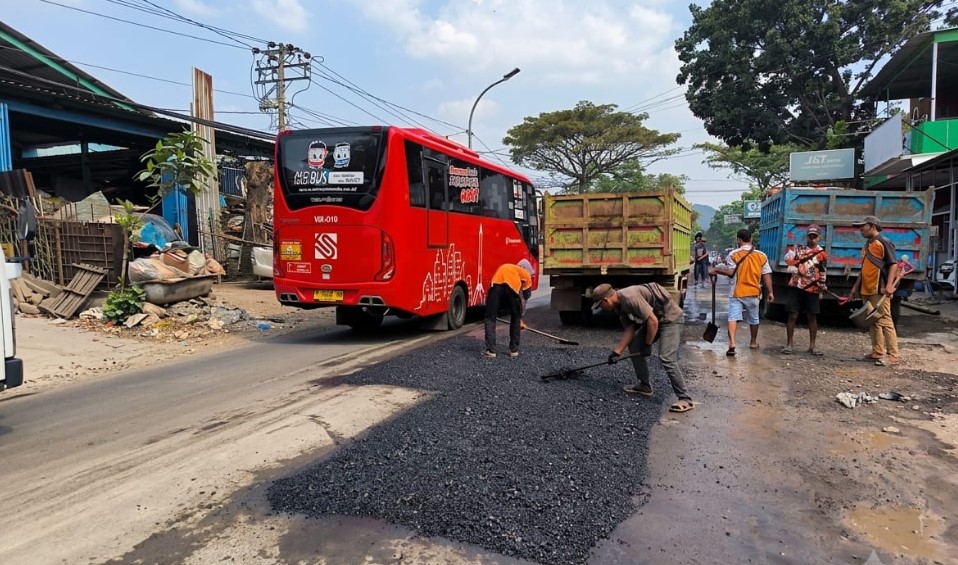 perbaikan jalan
